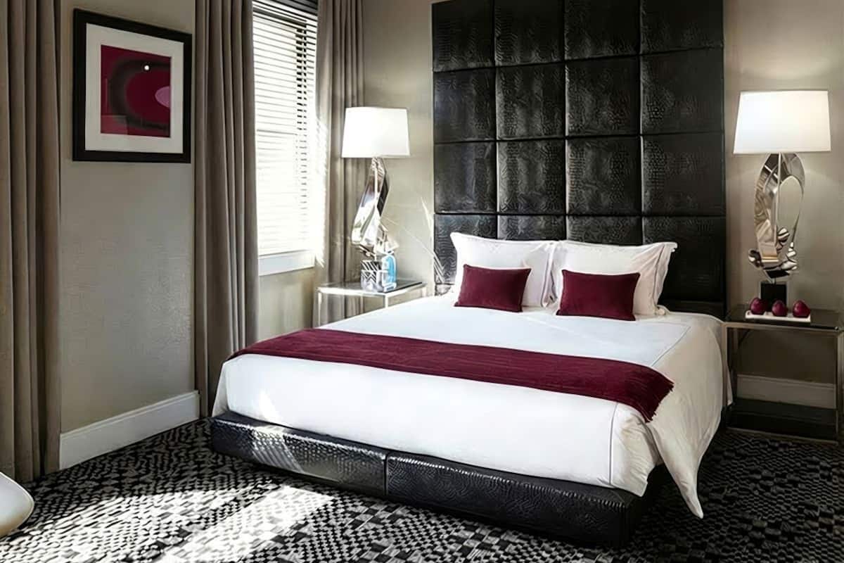 Premium bedding, in-room safe, desk, laptop workspace