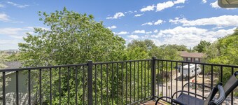 Skyline Oasis - Serene 2-bedroom condo centrally located in Rapid City