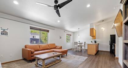 Skyline Oasis - Serene 2-bedroom condo centrally located in Rapid City