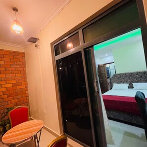 Iron/ironing board, WiFi