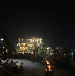 تناول الطعام بالخارج