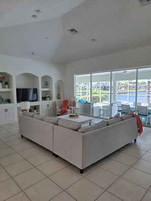 Smart TV, books, stereo - Dazzling Waterfront Home with Hot Tub and Pool! (Cape Coral)