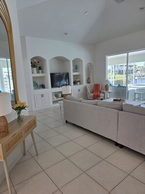 Smart TV, books, stereo - Superb Waterfront Home with Hot Tub and Pool! (Cape Coral)