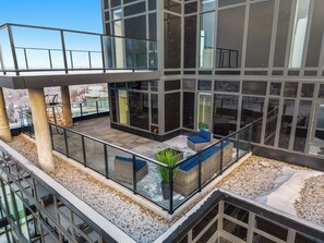 Property grounds - Dt Spacious and Vibrant | King Bed| Outdoor Patio (Calgary)