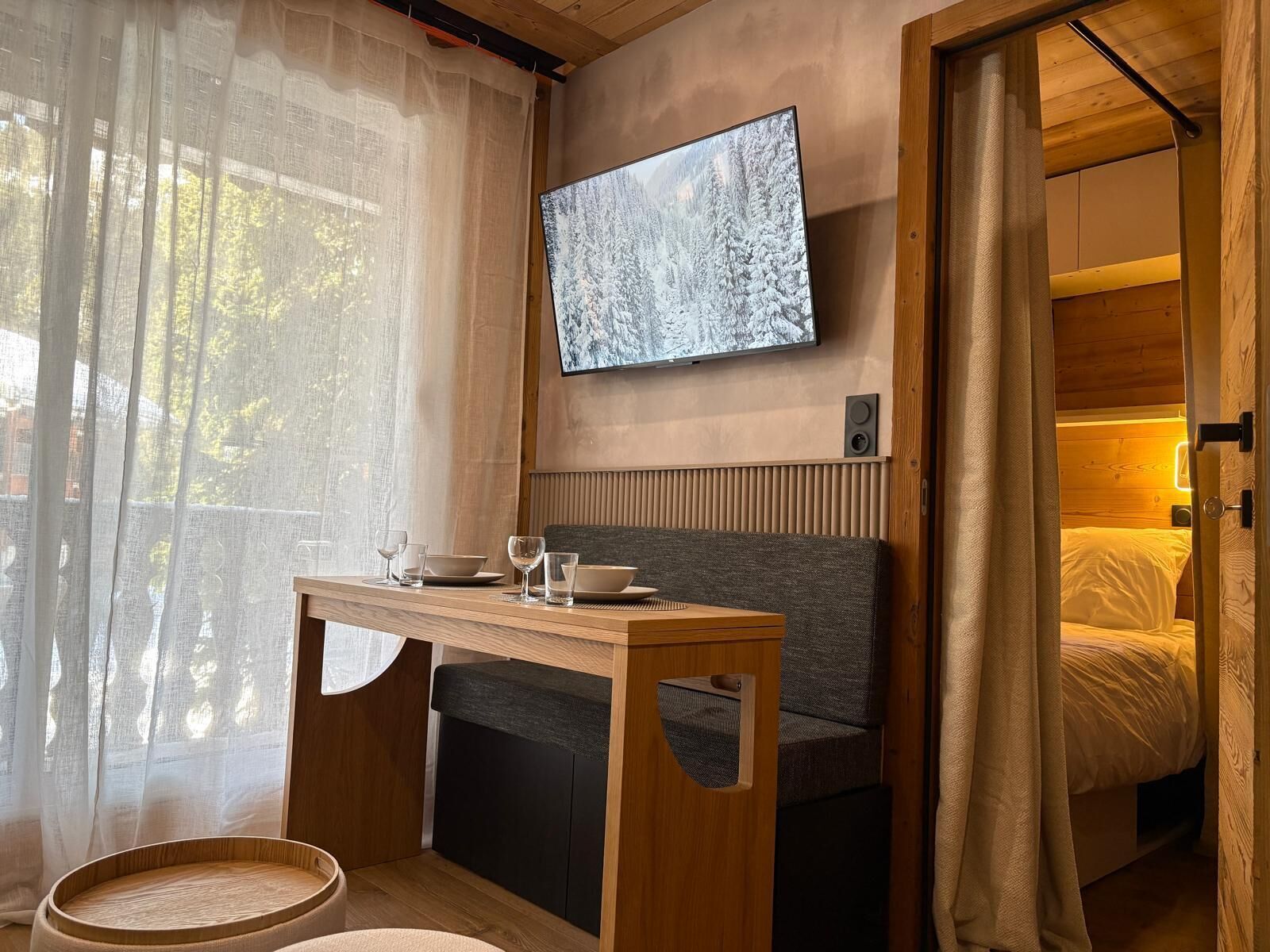 Cuna de viaje, wifi gratis y ropa de cama 