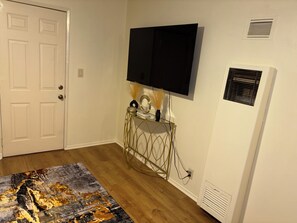 Interior - Modern & Private Studio Retreat in the Heart of Inglewood (Inglewood)