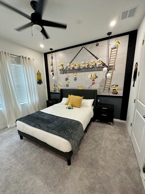 4 bedrooms, iron/ironing board, WiFi, bed sheets - Disney World 15min! Private Pool 4 Bedroom Themed House! (Davenport)
