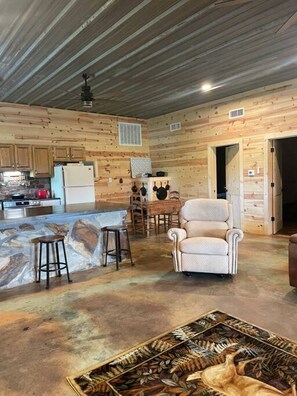 Interior - Sugar shack Pendleton point (Dumas)