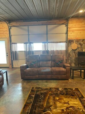 Interior - Sugar shack Pendleton point (Dumas)