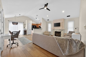 TV, fireplace - Stylish Oakhurst Home Minutes to Uptown (Charlotte)
