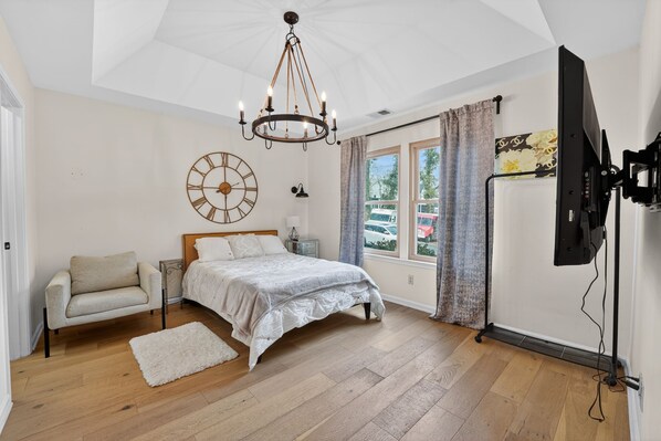 3 bedrooms, desk, WiFi, bed sheets - Stylish Oakhurst Home Minutes to Uptown (Charlotte)