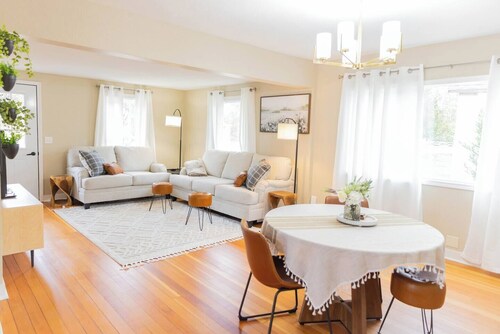 Delightful Four Bedroom Home near Downtown