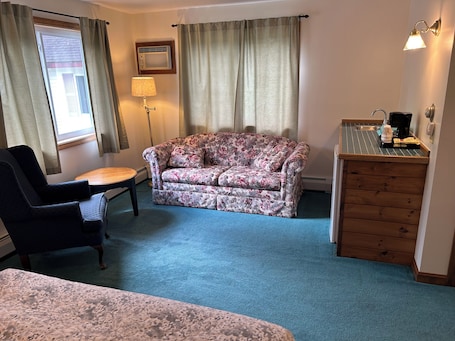 Living area. Cozy Hotel Room with 2 queen beds Jacuzzi Tub in The Forks on The Kennebec River