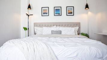 Desk, iron/ironing board, WiFi, bed sheets