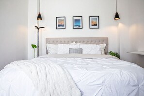 Desk, iron/ironing board, WiFi, bed sheets - Room 01 King Size (La Paz)