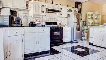 Fridge, microwave, oven, stovetop