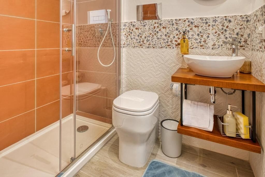 Appartamento Junior, 1 camera da letto, cucina, vista città | Bagno | Doccia, articoli per l'igiene personale ecosostenibili, asciugacapelli