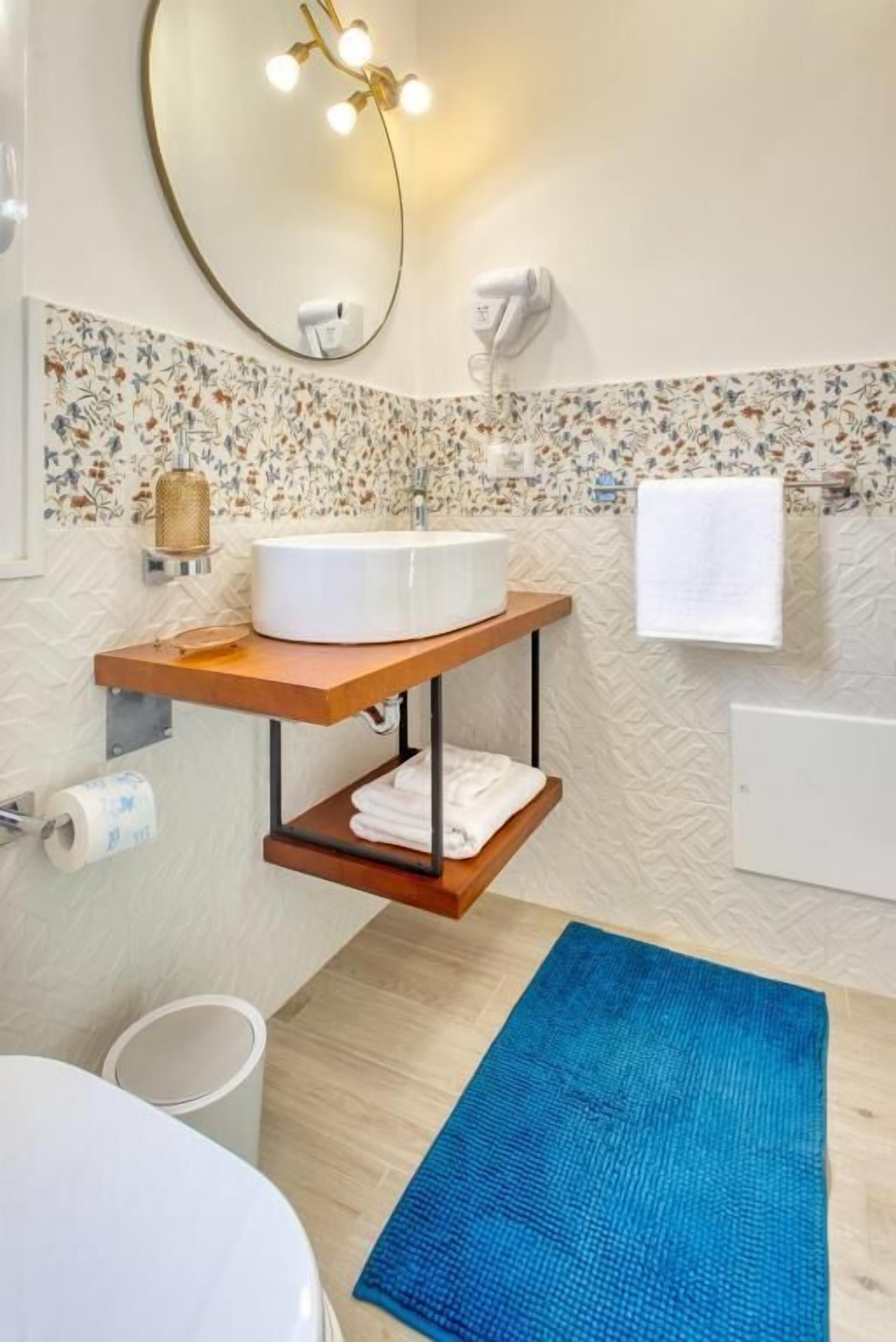 Design Apartment, 2 Bedrooms, Kitchen, Partial Sea View | Bathroom | Eco-friendly toiletries