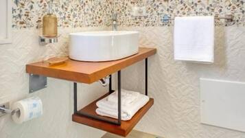 Design Apartment, 2 Bedrooms, Kitchen, Partial Sea View | Bathroom | Eco-friendly toiletries