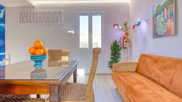 Appartamento Design, 2 camere da letto, cucina, vista mare parziale | Interni
