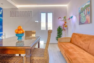 Apartamento de diseño, 2 habitaciones, cocina, vistas parciales al mar | Interior