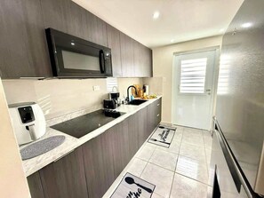 Private kitchen - Luxe Black & White Apt II (Carolina)