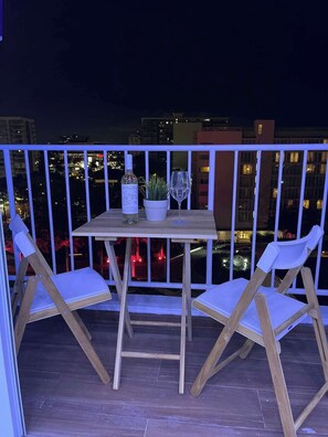 Outdoor dining - Stylish luxe apt steps to Isla Verde beach w/ Pool (Carolina)
