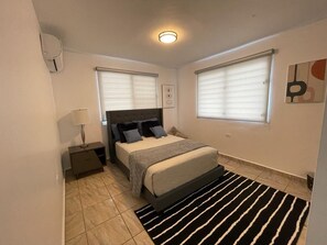 2 chambres, fer et planche à repasser, Wi-Fi, draps fournis