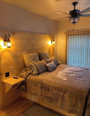 2 bedrooms, iron/ironing board, bed sheets - Hideaway Cabin by the Water-top of Appalachian Mountain, 2-Bedroom, 3-Full Baths (Fort Payne)