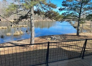 Property grounds - Hideaway Cabin by the Water-top of Appalachian Mountain, 2-Bedroom, 3-Full Baths (Fort Payne)