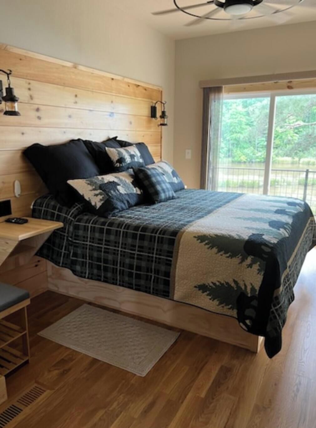 2 多间卧室、熨斗/熨衣板、床单