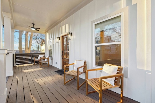 Terrace/patio - Modern ATL Luxury-Sleeps 12-Free Parking-Game Room (Atlanta)
