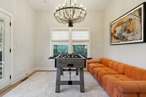 Games room - Modern ATL Luxury-Sleeps 12-Free Parking-Game Room (Atlanta)