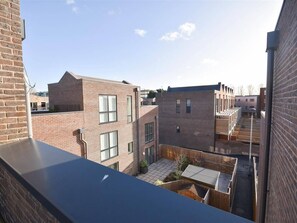 Room, 1 Bedroom | Property grounds - Room-ensuite Double Bed Room Sunny Spaci (Nottingham)