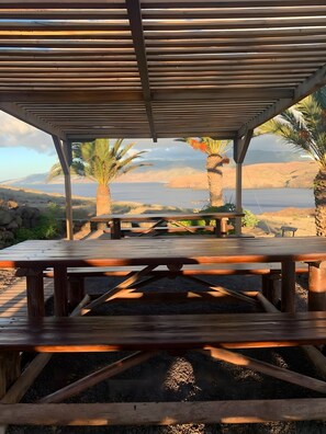 Outdoor dining - O Marinheiro 15B – 3-Bedroom Apartment Near the Beach (Machico)