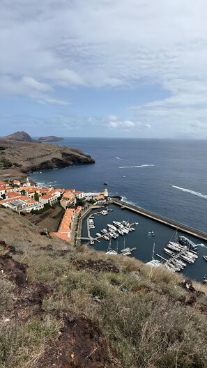 Marina - O Marinheiro 15B – 3-Bedroom Apartment Near the Beach (Machico)