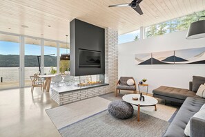 Smart TV, fireplace, stereo