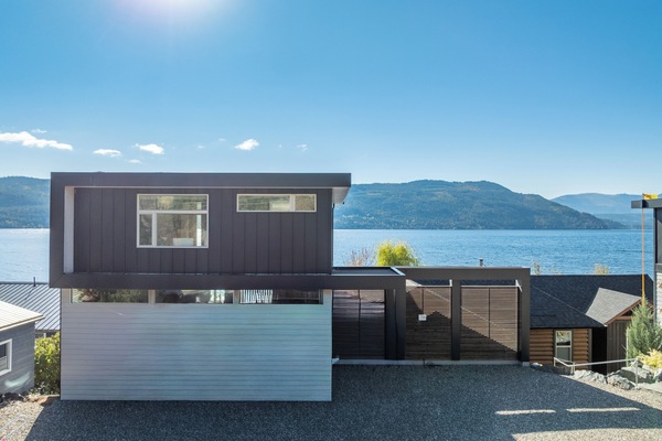 "The Modern" from roadside. Sleeps 8.