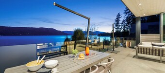 Shuswap Lakefront Sleeps 14