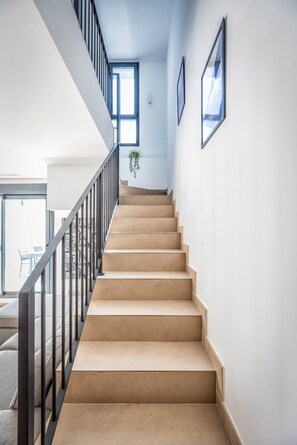 Interior - The Village Retreat (Cancelada)
