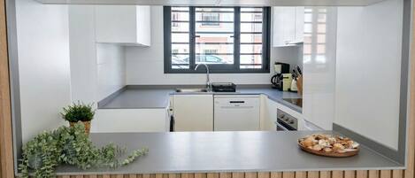 Fridge, stovetop