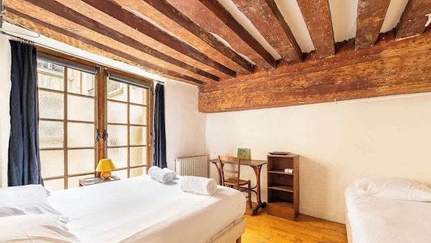 3 slaapkamers, een strijkplank/strijkijzer, wifi, beddengoed