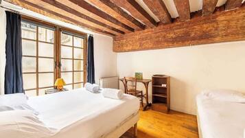 3 bedrooms, iron/ironing board, WiFi, bed sheets