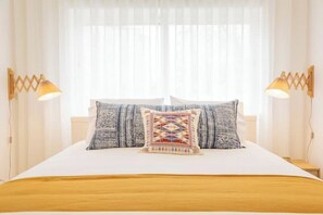 3 bedrooms, iron/ironing board, WiFi, bed sheets - Ocean Cool Apartment - Sunny, Central & Steps from Matosinhos Beach (Matosinhos)