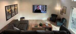 Smart TV, ping pong - Mins to Spring Training•Walk to State Farm Stadium•Sleeps 12 (Glendale)