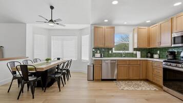 Coffee/tea maker, fridge, microwave, oven
