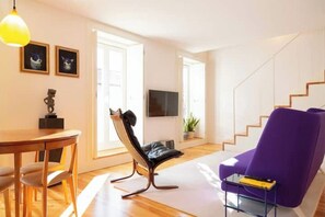 Living area - Duques Penthouse - A Serene Porto Retreat with Comfort & Style (Porto)