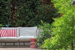 Property grounds - Downtown Intimate Coral & Garden Apartment - A Sunny Design Retreat (Porto)