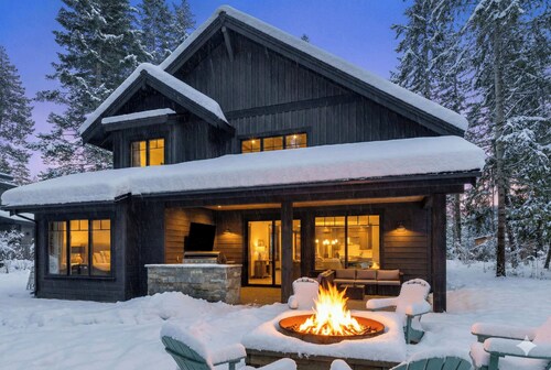 Soak, Sizzle, Unwind 5BR, HotTub, GameRm, BBQ