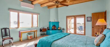 Bureau, fer et planche à repasser, Wi-Fi, draps fournis